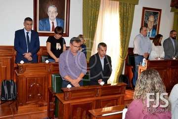 Telde guarda un minuto de silencio por las víctimas de violencia de género y aprueba dos manifiestos (Foto TA Y Francisco Javier Santana)